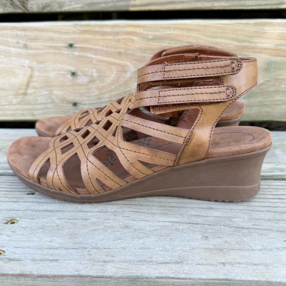 Baretraps Wedge Sandals  Tan Faux Leather Ankle Strap X Pattern Gladiator Size 9